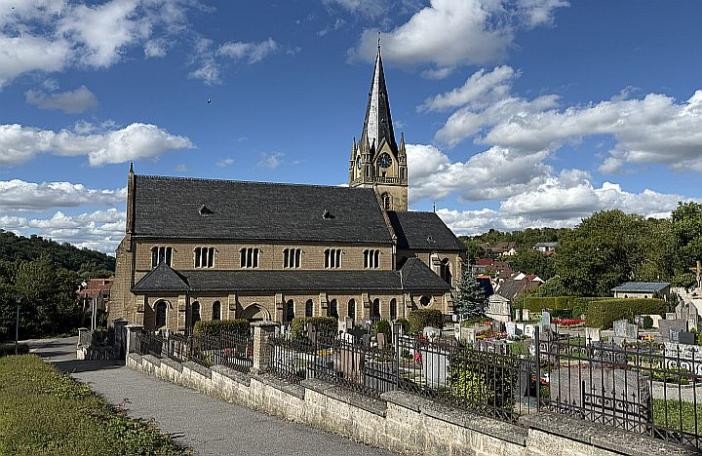 Kirche St. Margareta mit Friedhof