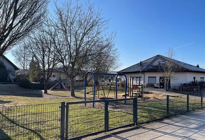 Bild des Kiga Elpersheim mit Spielplatz