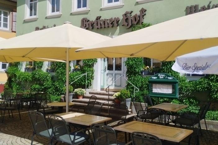 Eingang & Terrasse - © Grüner Hof