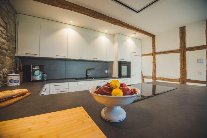 Küche mit Obstschale