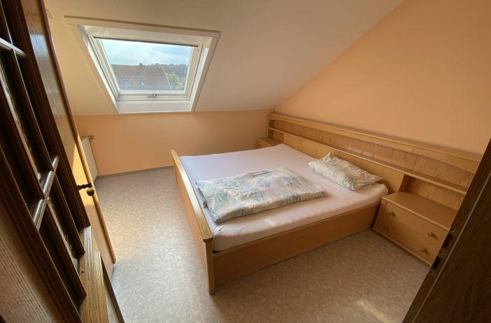 Bett im Schlafzimmer