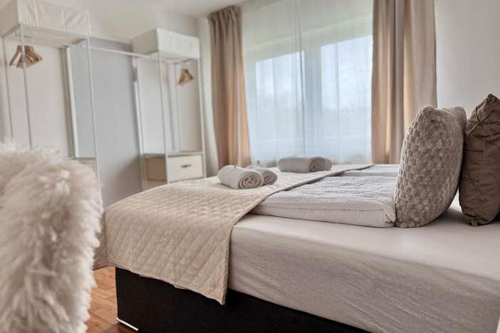 Schlafzimmer 1 