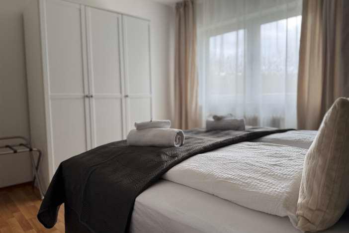 Schlafzimmer 1 
