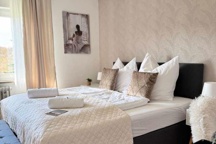 Schlafzimmer 1 