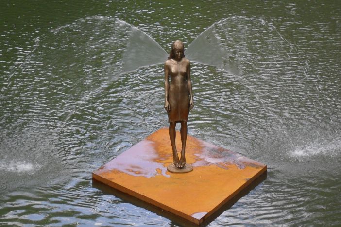 Skulptur von Malgorzata Chodakowska in der Tauber Skulptur von Malgorzata Chodakowska in der Tauber