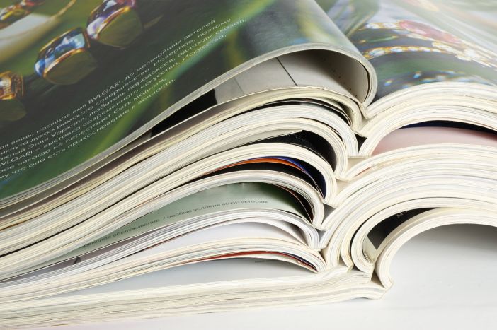 Aufgefaltete Magazine